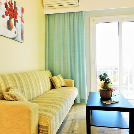 Arisvi All Seasons Hotel 斯卡拉卡伦尼斯 外观 照片