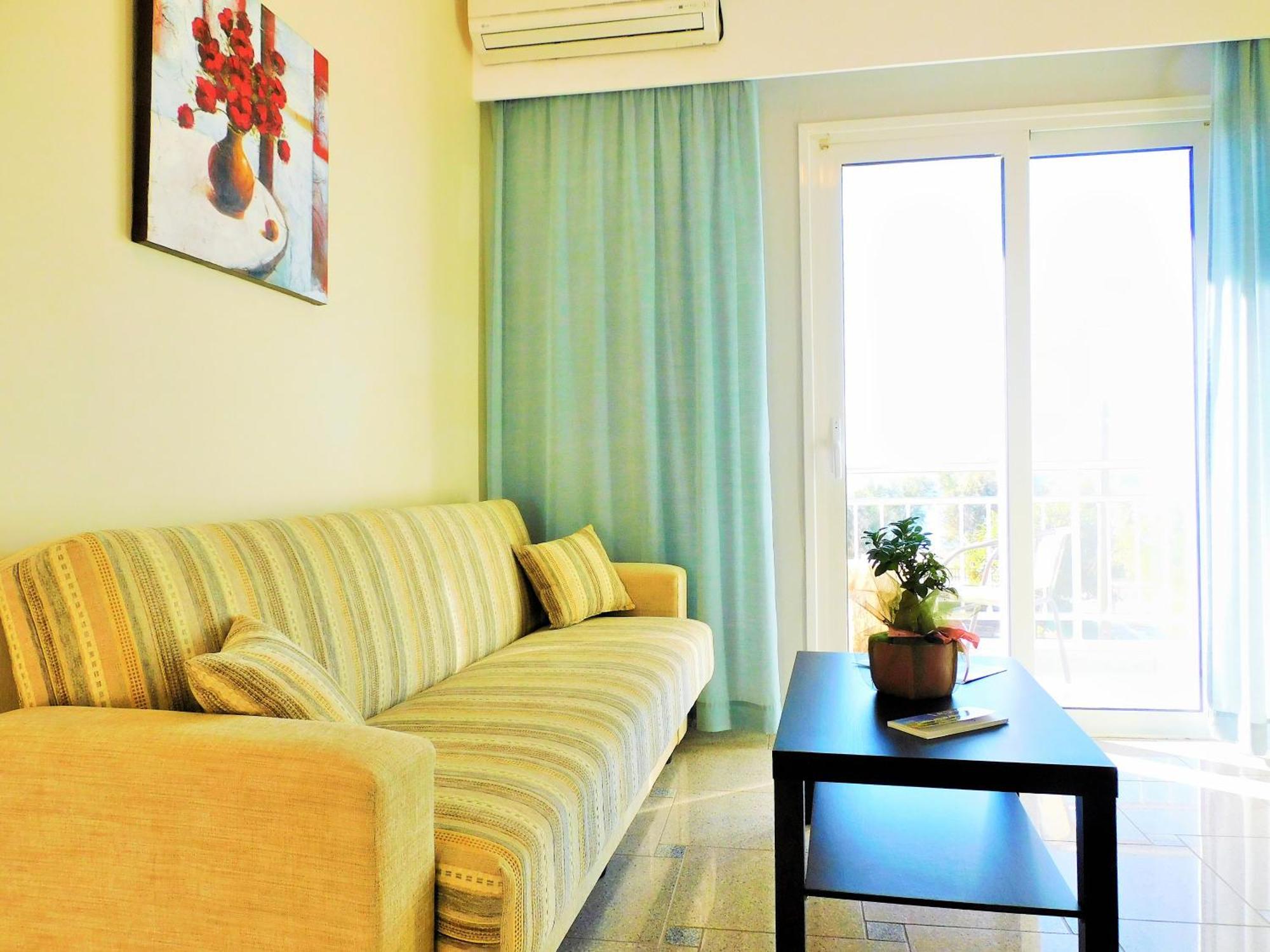 Arisvi All Seasons Hotel 斯卡拉卡伦尼斯 外观 照片